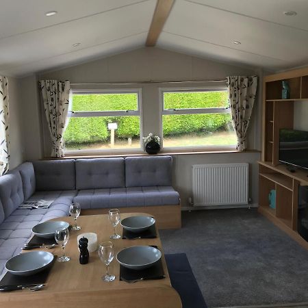 Exclusive 3 Bedroom Caravan, Sleeps 8 People At Parkdean Newquay Holiday Park, Cornwall, Uk מראה חיצוני תמונה
