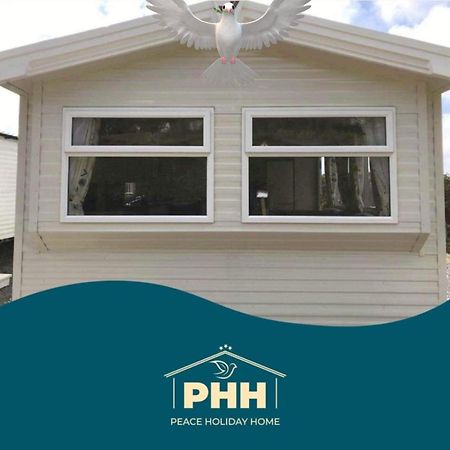 Exclusive 3 Bedroom Caravan, Sleeps 8 People At Parkdean Newquay Holiday Park, Cornwall, Uk מראה חיצוני תמונה
