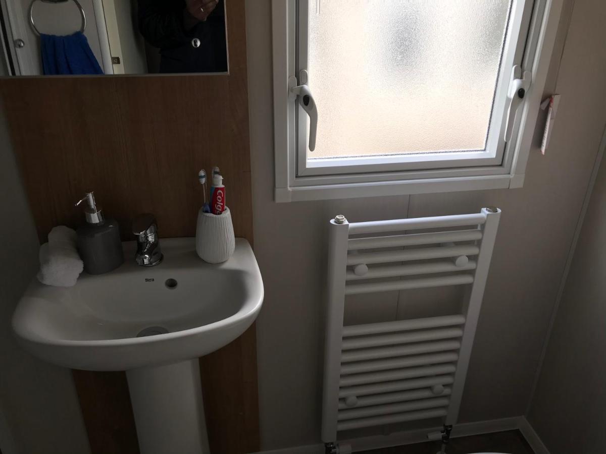 Exclusive 3 Bedroom Caravan, Sleeps 8 People At Parkdean Newquay Holiday Park, Cornwall, Uk מראה חיצוני תמונה