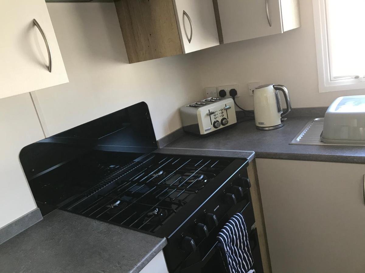 Exclusive 3 Bedroom Caravan, Sleeps 8 People At Parkdean Newquay Holiday Park, Cornwall, Uk מראה חיצוני תמונה