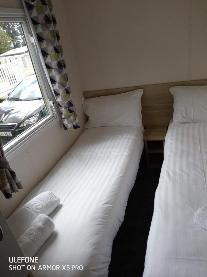 Exclusive 3 Bedroom Caravan, Sleeps 8 People At Parkdean Newquay Holiday Park, Cornwall, Uk מראה חיצוני תמונה