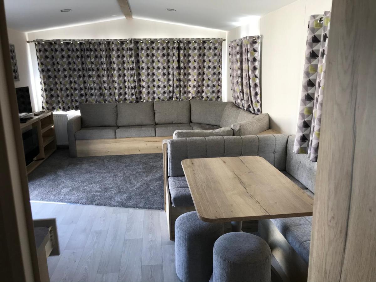 Exclusive 3 Bedroom Caravan, Sleeps 8 People At Parkdean Newquay Holiday Park, Cornwall, Uk מראה חיצוני תמונה