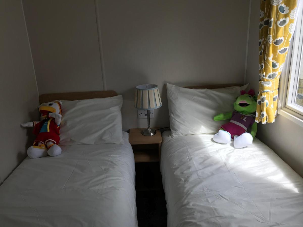 Exclusive 3 Bedroom Caravan, Sleeps 8 People At Parkdean Newquay Holiday Park, Cornwall, Uk מראה חיצוני תמונה