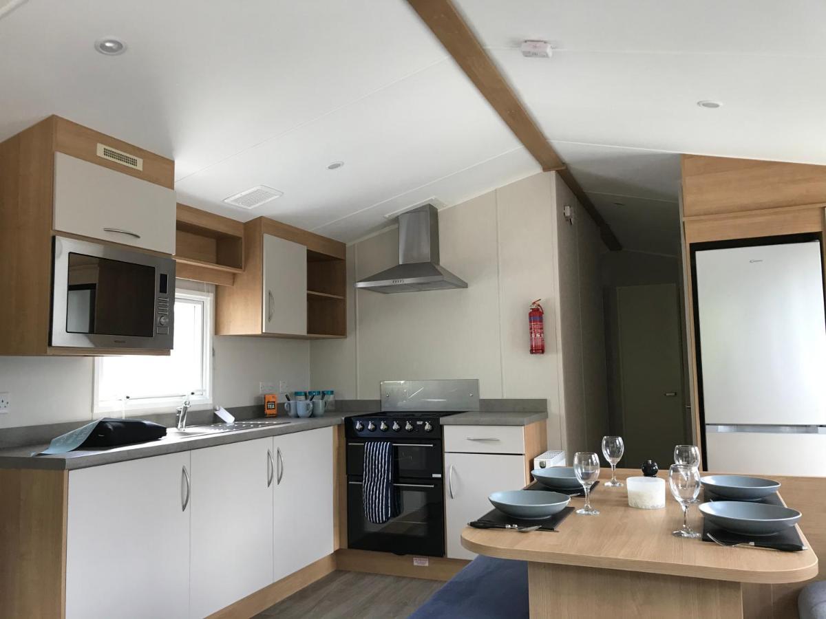 Exclusive 3 Bedroom Caravan, Sleeps 8 People At Parkdean Newquay Holiday Park, Cornwall, Uk מראה חיצוני תמונה
