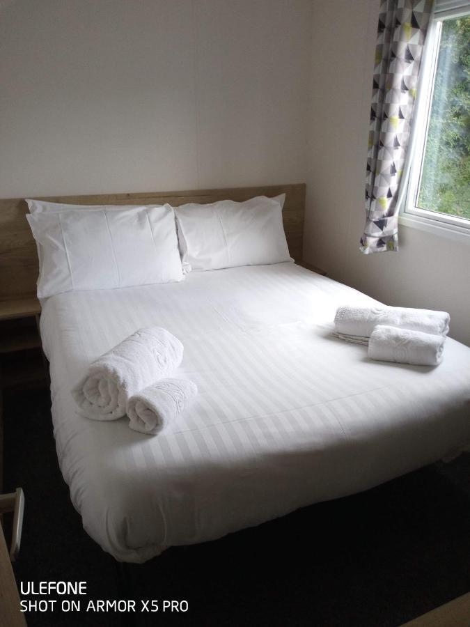 Exclusive 3 Bedroom Caravan, Sleeps 8 People At Parkdean Newquay Holiday Park, Cornwall, Uk מראה חיצוני תמונה