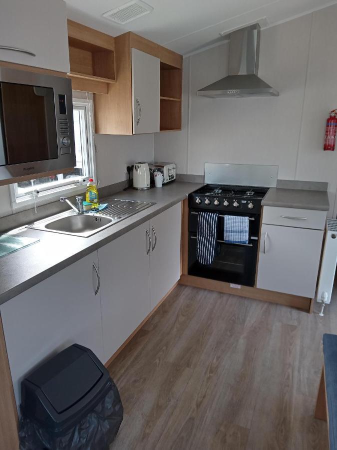 Exclusive 3 Bedroom Caravan, Sleeps 8 People At Parkdean Newquay Holiday Park, Cornwall, Uk מראה חיצוני תמונה