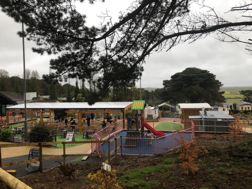 Exclusive 3 Bedroom Caravan, Sleeps 8 People At Parkdean Newquay Holiday Park, Cornwall, Uk מראה חיצוני תמונה