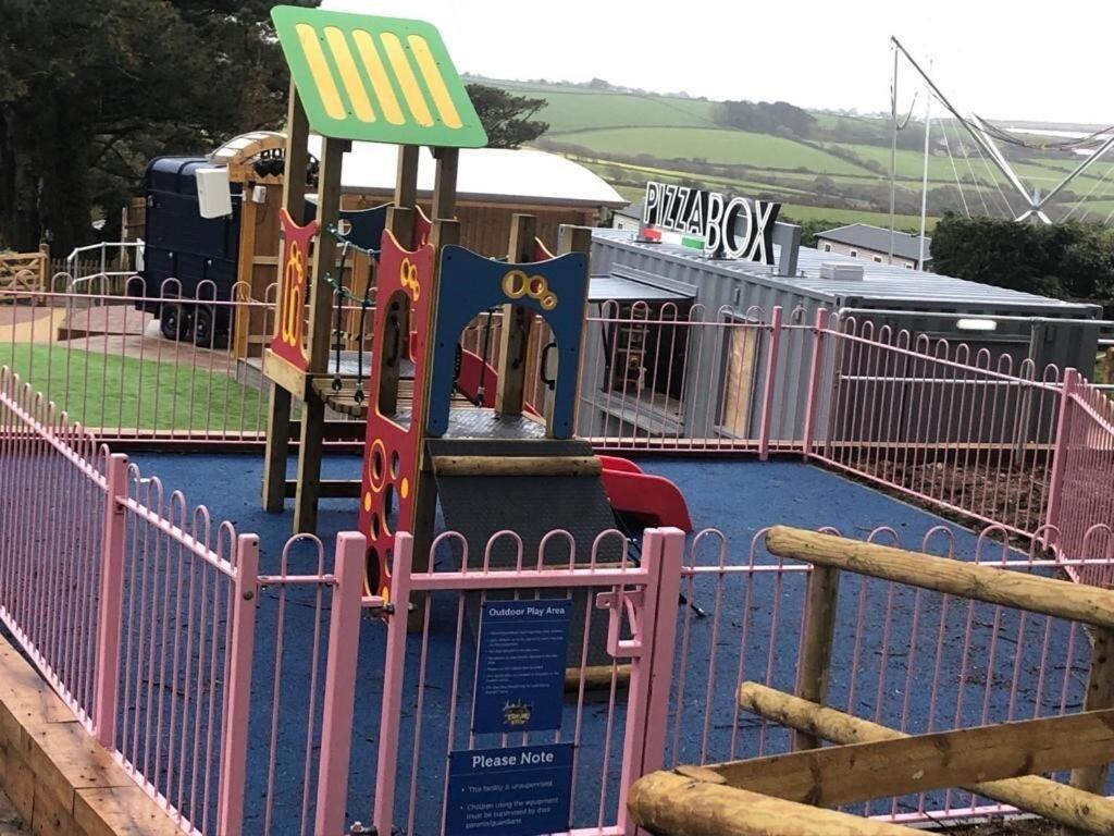 Exclusive 3 Bedroom Caravan, Sleeps 8 People At Parkdean Newquay Holiday Park, Cornwall, Uk מראה חיצוני תמונה